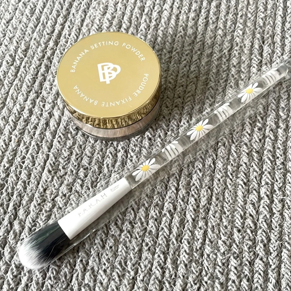 Banana Setting Powder and F.A.R.A.H. 828F Brush